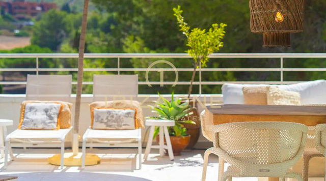 Prachtig luxe appartement met uitzicht op de golfbaan te koop, Ibiza