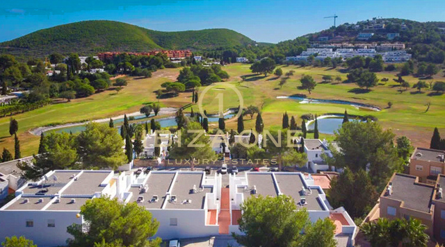Prachtig luxe appartement met uitzicht op de golfbaan te koop, Ibiza