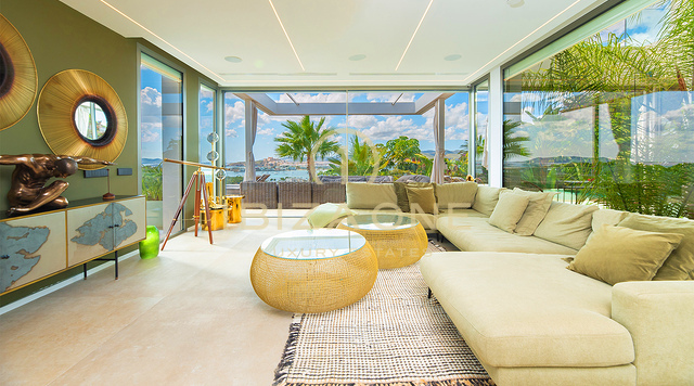 Luxuriöse Villa mit Panoramablick aufs Meer in Cap Martinet, Ibiza, zu verkaufen