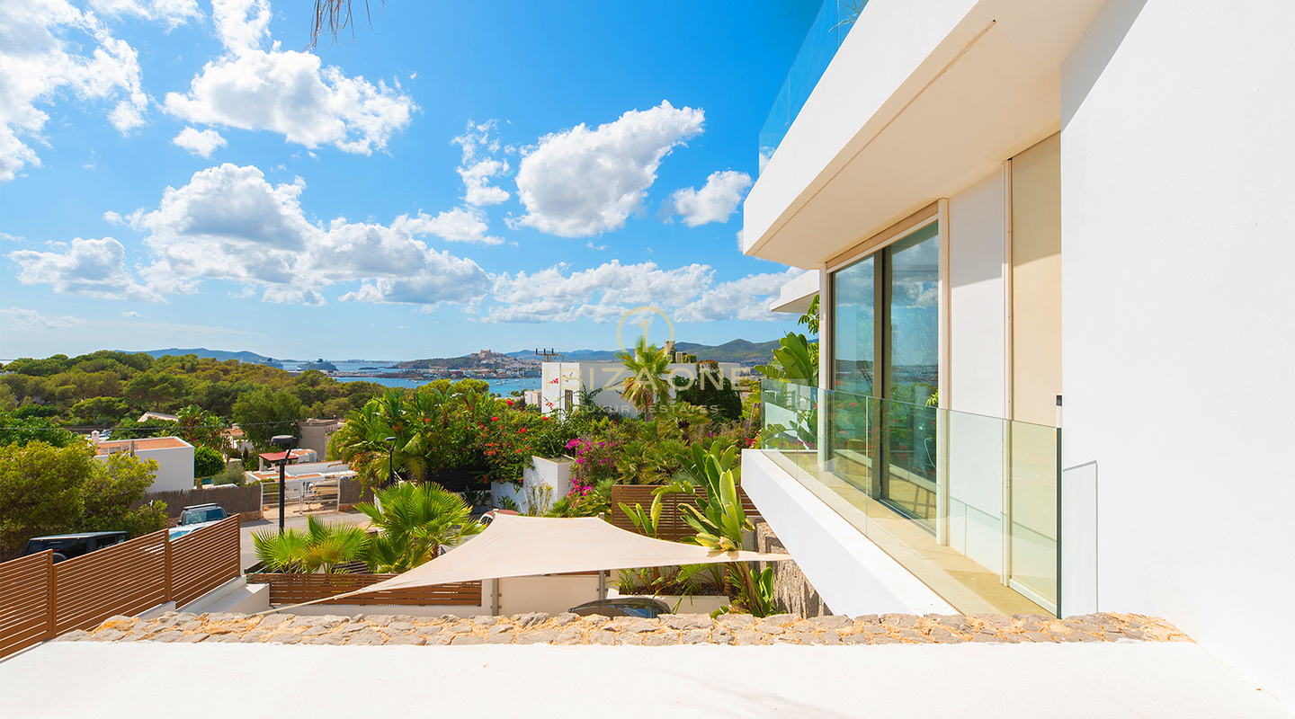 Lussuosa villa con vista panoramica sul mare in vendita a Cap Martinet, Ibiza