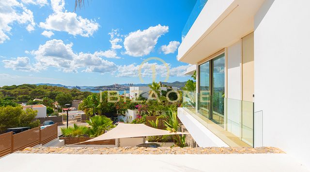 Luxueuse villa avec vue panoramique sur la mer à Cap Martinet, Ibiza, à vendre