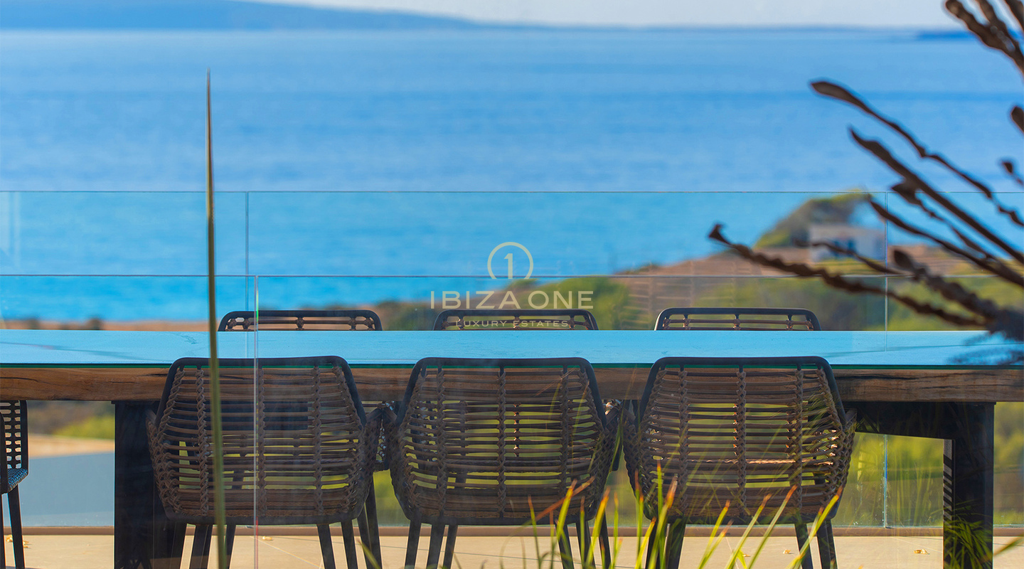 Luxueuse villa avec vue panoramique sur la mer à Cap Martinet, Ibiza, à vendre