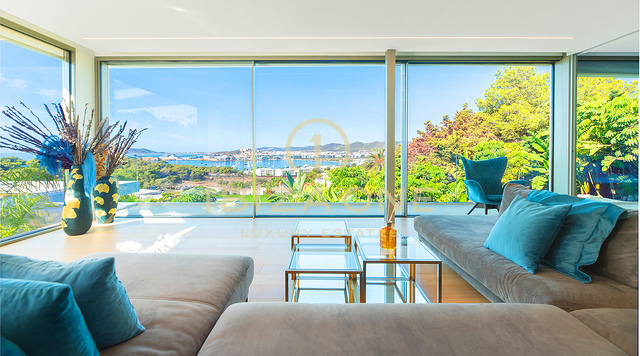 Luxe villa met panoramisch uitzicht op zee in Cap Martinet te koop, Ibiza