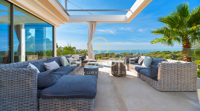 Luxuriöse Villa mit Panoramablick aufs Meer in Cap Martinet, Ibiza, zu verkaufen