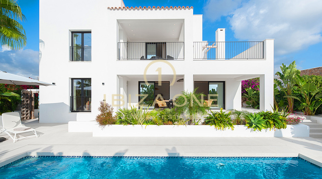 Impresionante villa de lujo en Sa Carroca con piscina privada y vistas espectaculares de Dalt Vila – En venta, Ibiza