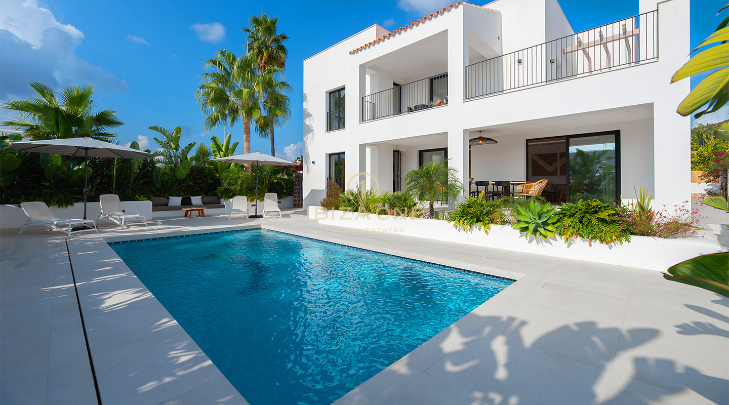 Impresionante villa de lujo en Sa Carroca con piscina privada y vistas espectaculares de Dalt Vila – En venta, Ibiza