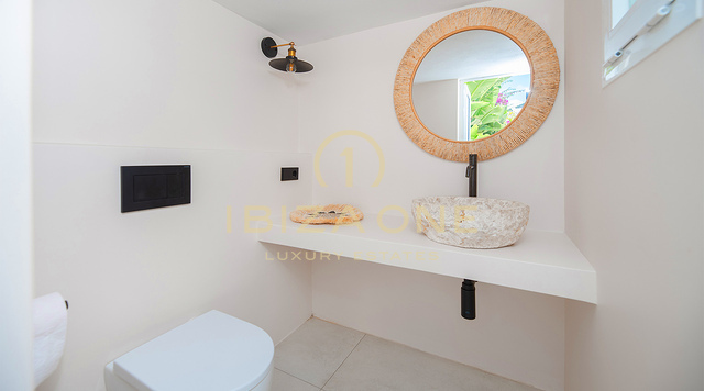 Impresionante villa de lujo en Sa Carroca con piscina privada y vistas espectaculares de Dalt Vila – En venta, Ibiza