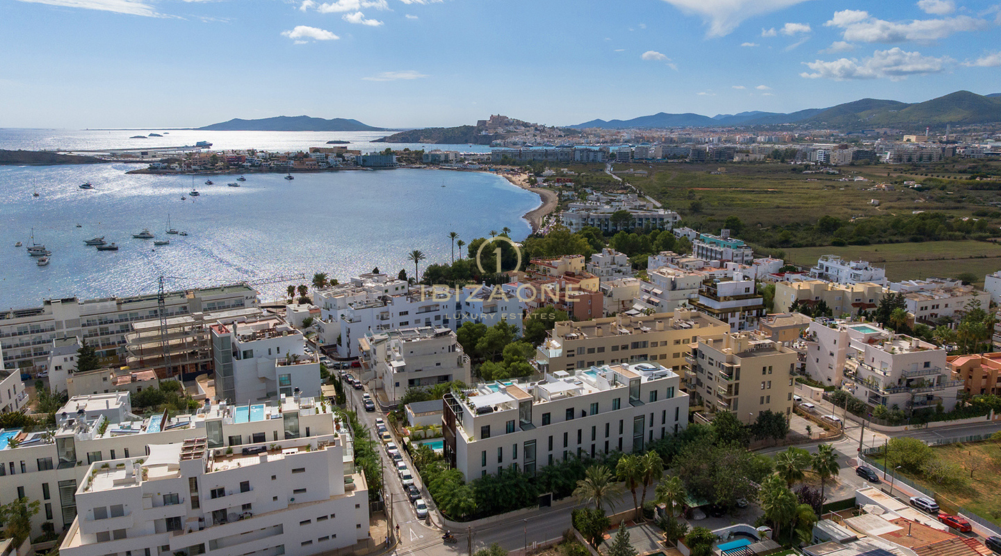 Elegante appartamento di lusso al primo piano nell'esclusivo complesso residenziale Urbania in vendita - Talamanca, Ibiza
Prenotato