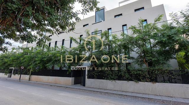Elegante Luxuswohnung im ersten Stock der exklusiven Wohnanlage Urbania zu verkaufen – Talamanca, Ibiza
Reserviert