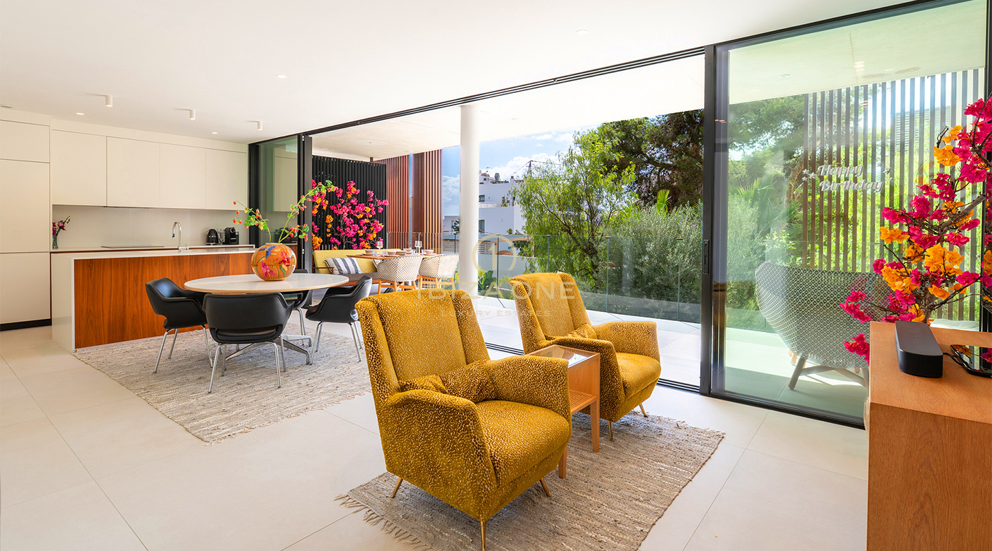 Elegante Luxuswohnung im ersten Stock der exklusiven Wohnanlage Urbania zu verkaufen – Talamanca, Ibiza
Reserviert