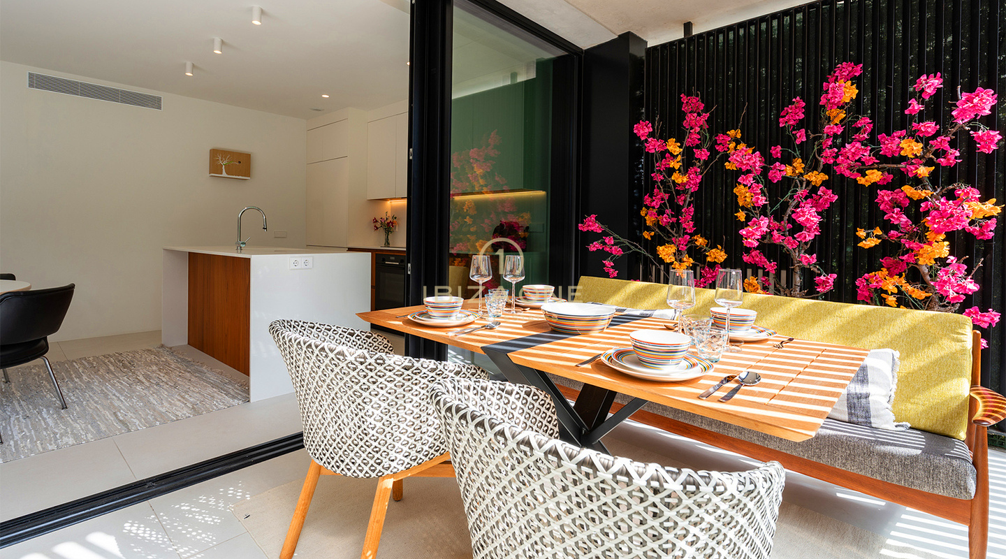 Elegante Luxuswohnung im ersten Stock der exklusiven Wohnanlage Urbania zu verkaufen – Talamanca, Ibiza
Reserviert
