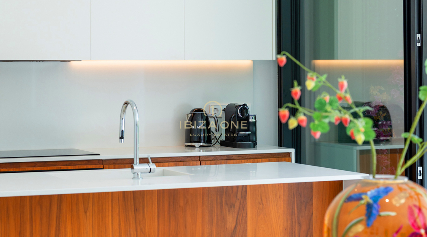 Elegant en luxe appartement op de eerste verdieping in het exclusieve Urbania-complex te koop – Talamanca, Ibiza
Gereserveerd