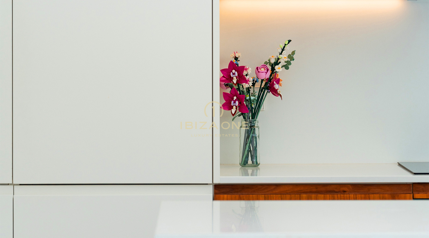 Elegante Luxuswohnung im ersten Stock der exklusiven Wohnanlage Urbania zu verkaufen – Talamanca, Ibiza
Reserviert
