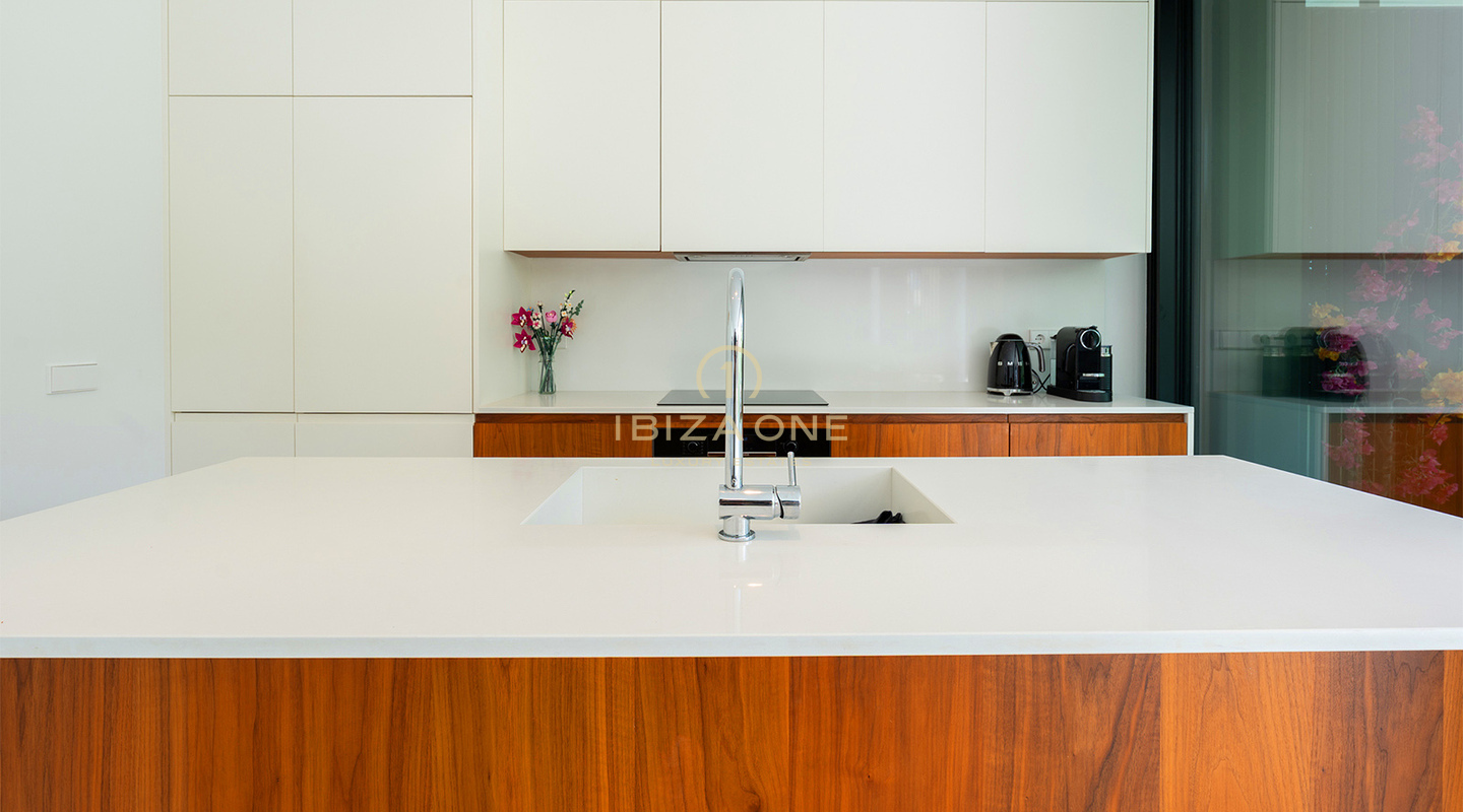 Elegante Luxuswohnung im ersten Stock der exklusiven Wohnanlage Urbania zu verkaufen – Talamanca, Ibiza
Reserviert