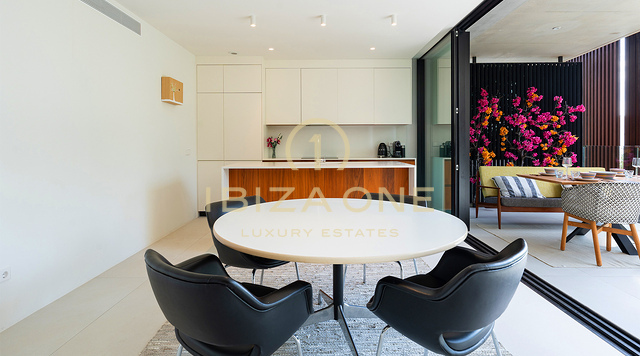Elegante appartamento di lusso al primo piano nell'esclusivo complesso residenziale Urbania in vendita - Talamanca, Ibiza
Prenotato