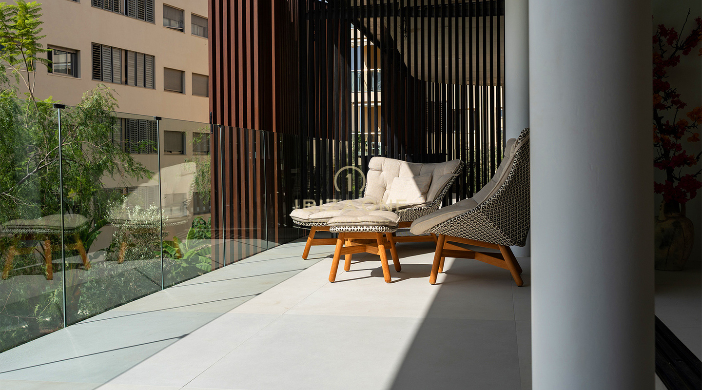 Elegante appartamento di lusso al primo piano nell'esclusivo complesso residenziale Urbania in vendita - Talamanca, Ibiza
Prenotato
