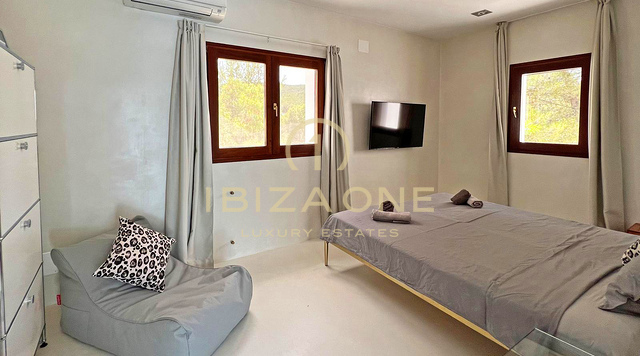 Villa de luxe à louer à long terme près de Bambuddha, avec piscine bio et intimité totale, Ibiza