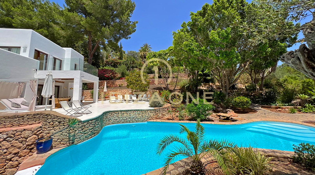 Villa de lujo para alquiler a largo plazo cerca de Bambuddha con piscina orgánica y total privacidad, Ibiza