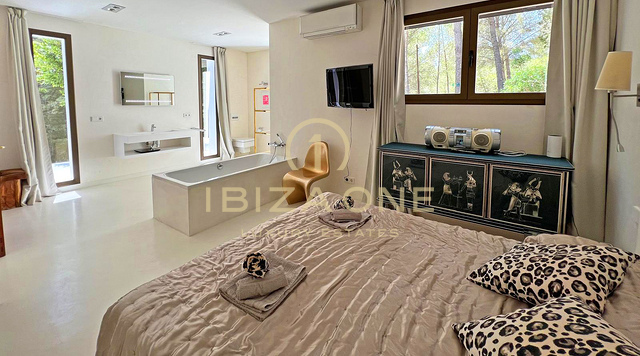 Villa de luxe à louer à long terme près de Bambuddha, avec piscine bio et intimité totale, Ibiza