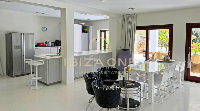 Luxuriöse Villa zur Langzeitmiete in der Nähe von Bambuddha mit Organischem-Pool und absoluter Privatsphäre, Ibiza