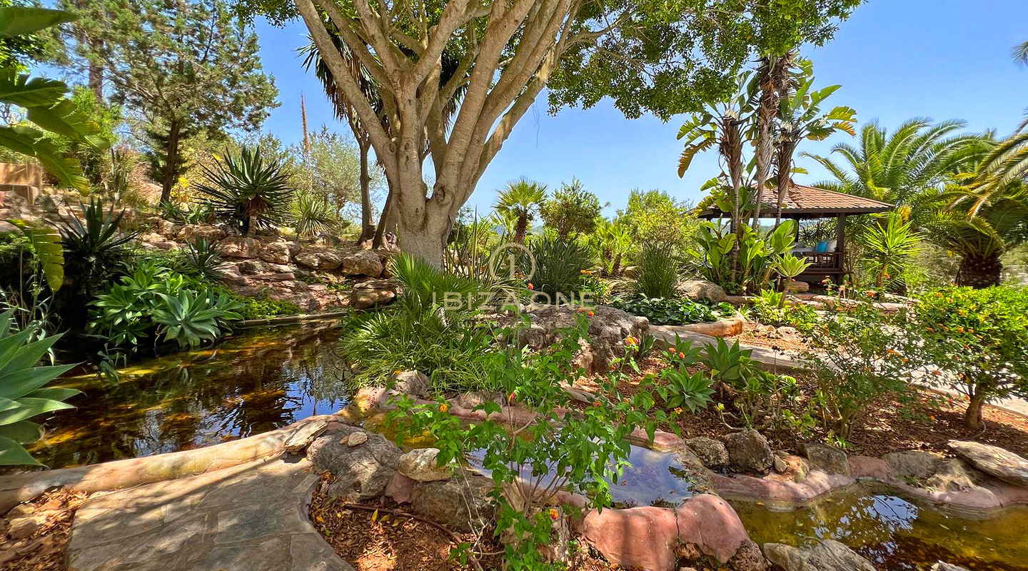 Villa de lujo para alquiler a largo plazo cerca de Bambuddha con piscina orgánica y total privacidad, Ibiza