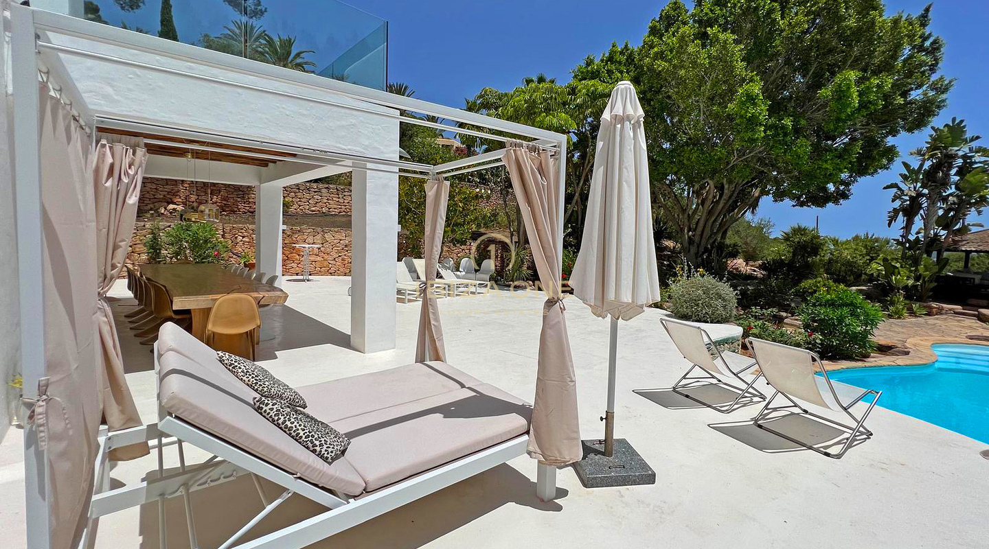 Villa de luxe à louer à long terme près de Bambuddha, avec piscine bio et intimité totale, Ibiza