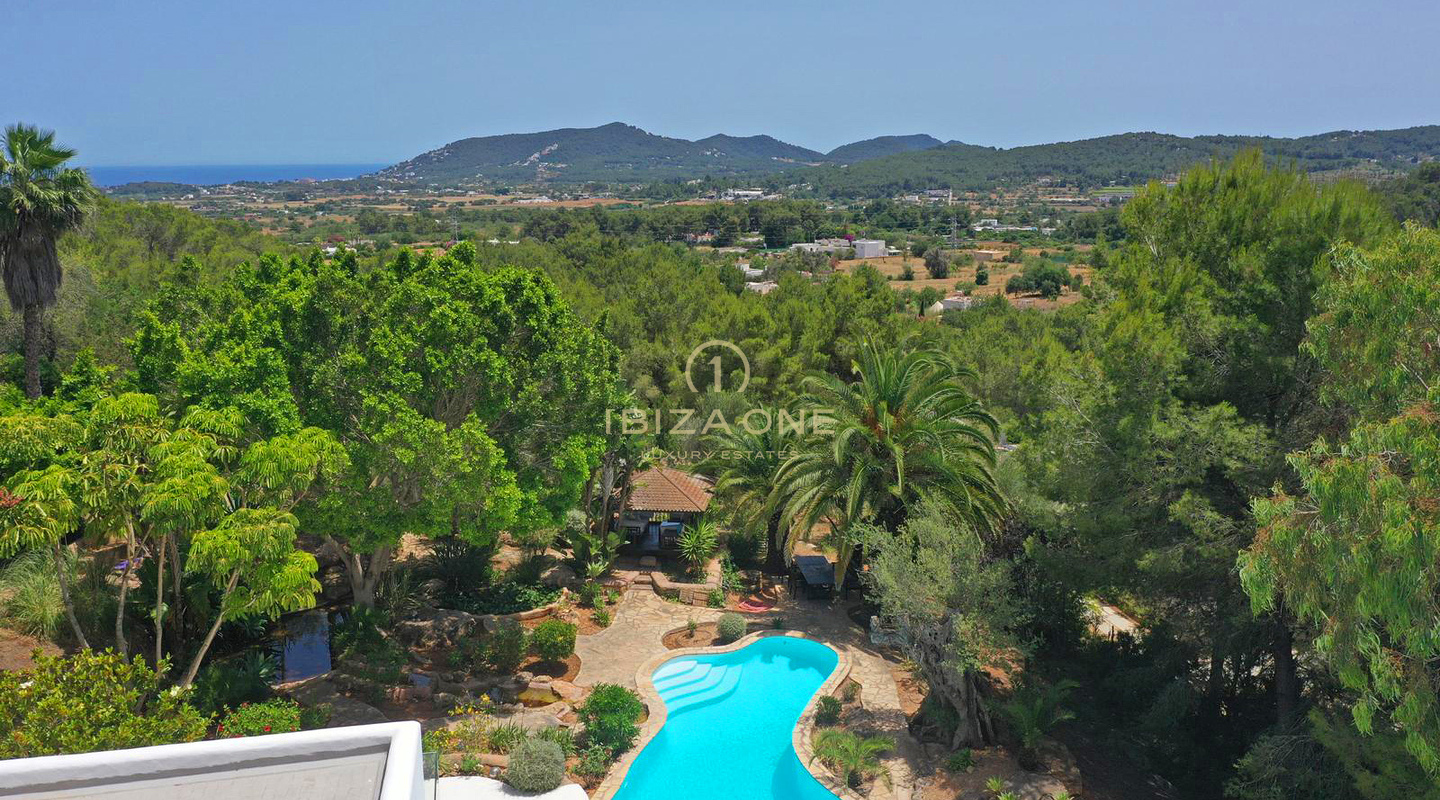 Villa di lusso in affitto a lungo termine vicino a Bambuddha con piscina biologica e privacy totale, Ibiza