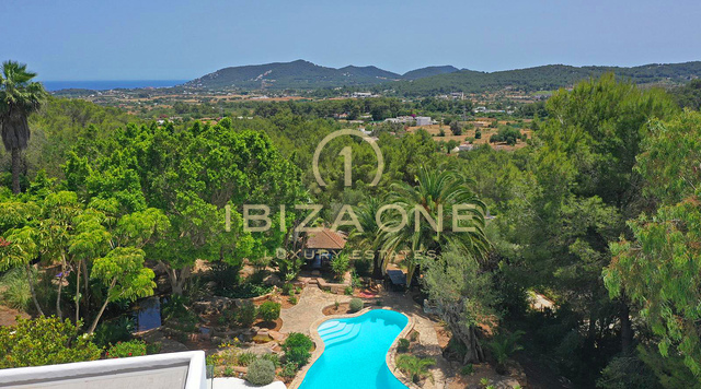 Villa de lujo para alquiler a largo plazo cerca de Bambuddha con piscina orgánica y total privacidad, Ibiza
