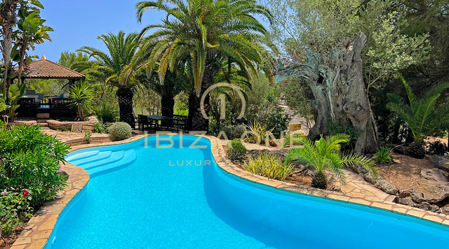 Villa de luxe à louer à long terme près de Bambuddha, avec piscine bio et intimité totale, Ibiza
