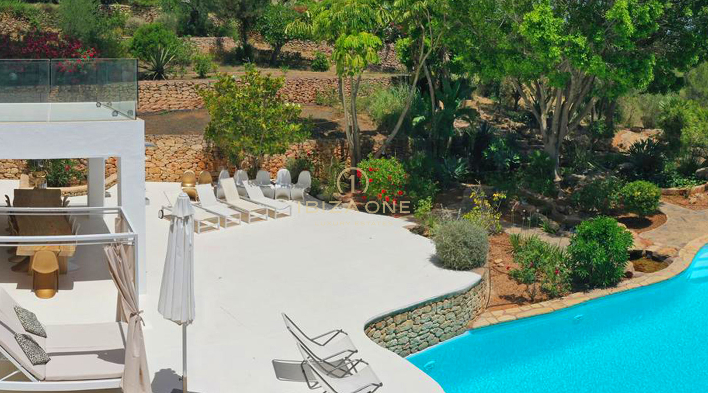 Villa de luxe à louer à long terme près de Bambuddha, avec piscine bio et intimité totale, Ibiza