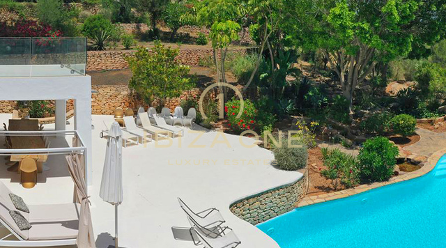 Villa de luxe à louer à long terme près de Bambuddha, avec piscine bio et intimité totale, Ibiza