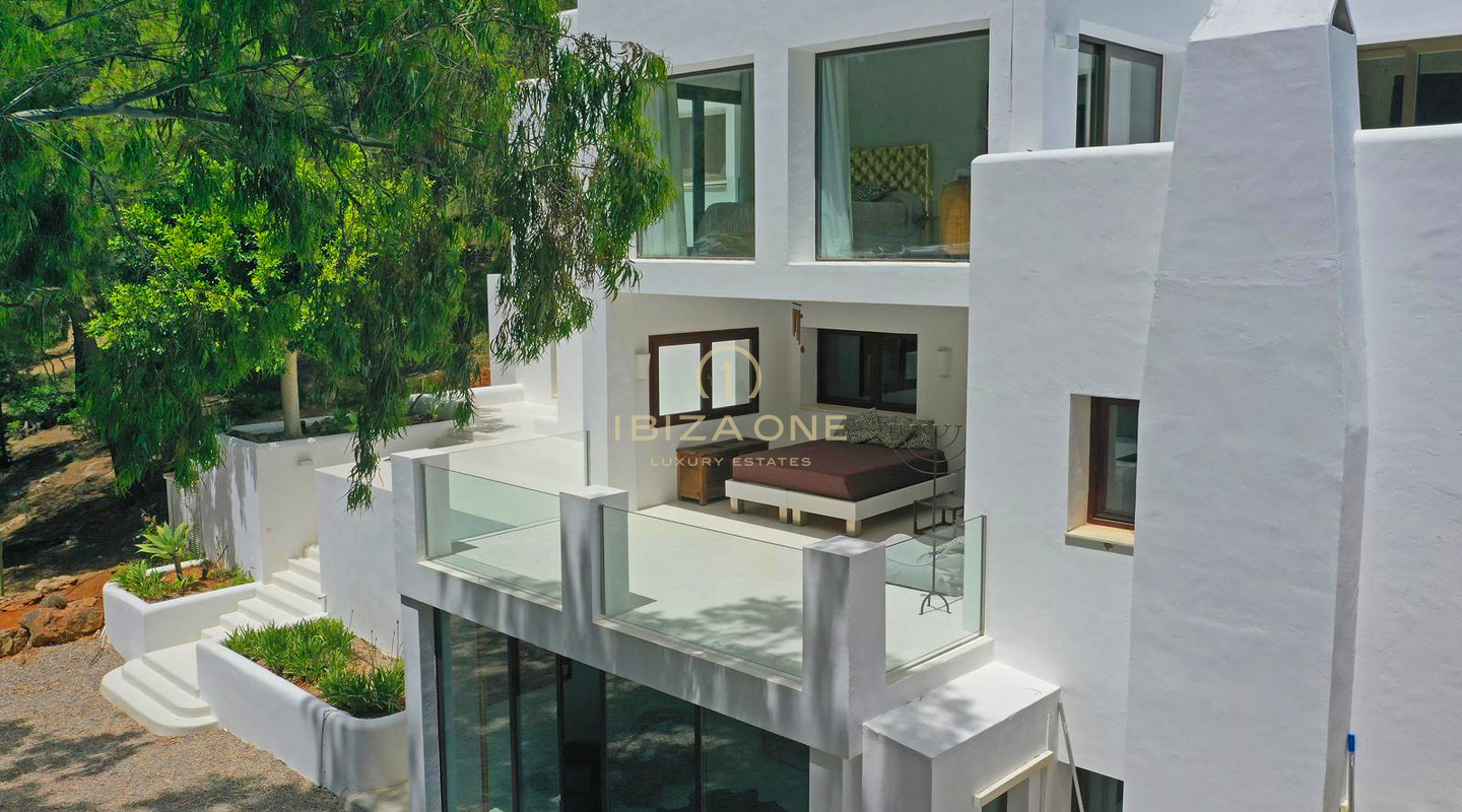 Villa de luxe à louer à long terme près de Bambuddha, avec piscine bio et intimité totale, Ibiza
