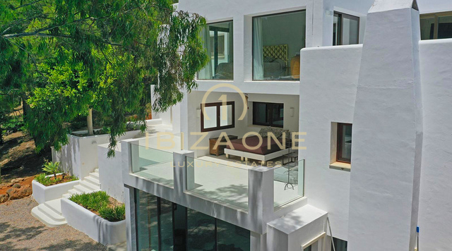 Villa di lusso in affitto a lungo termine vicino a Bambuddha con piscina biologica e privacy totale, Ibiza