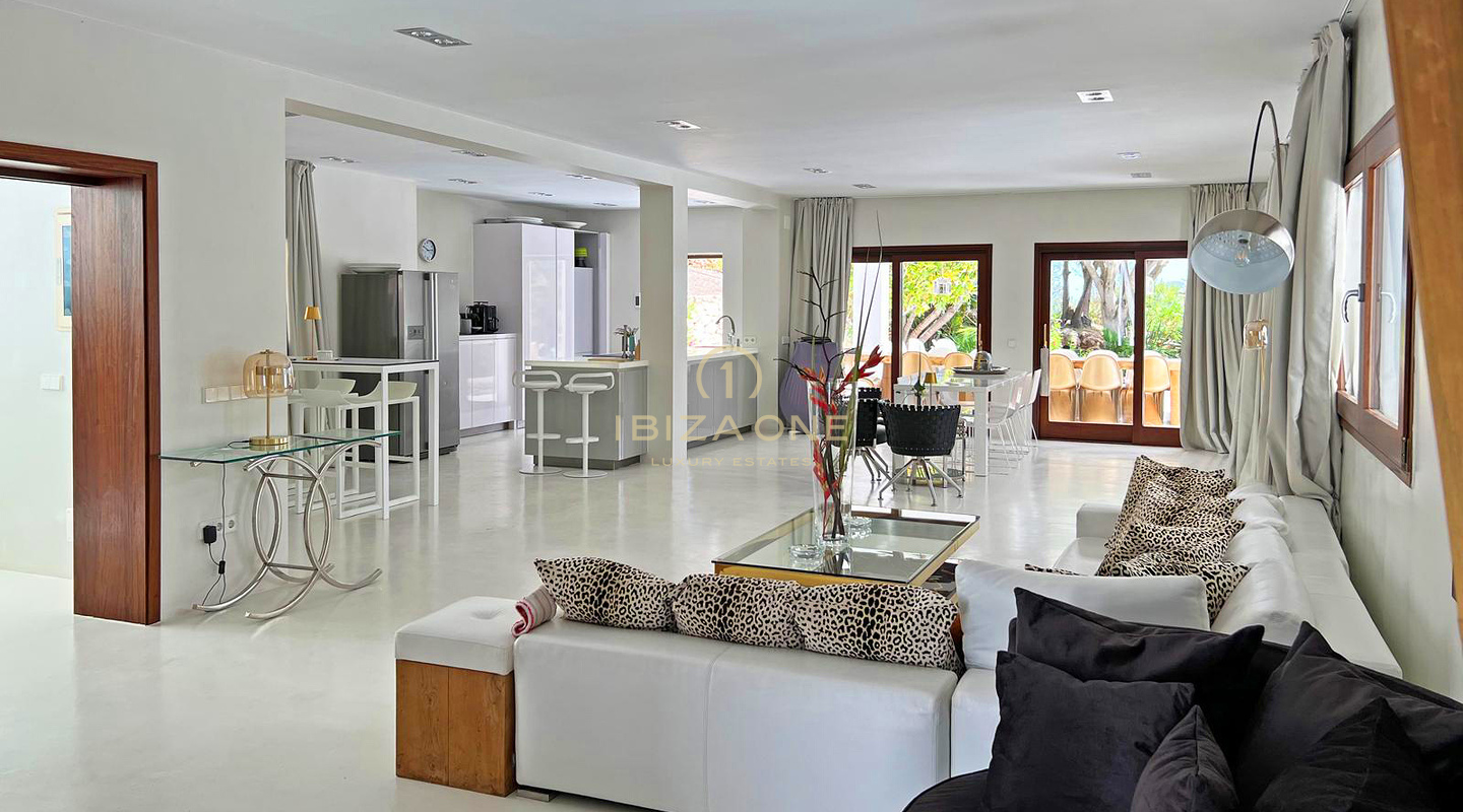 Villa de luxe à louer à long terme près de Bambuddha, avec piscine bio et intimité totale, Ibiza