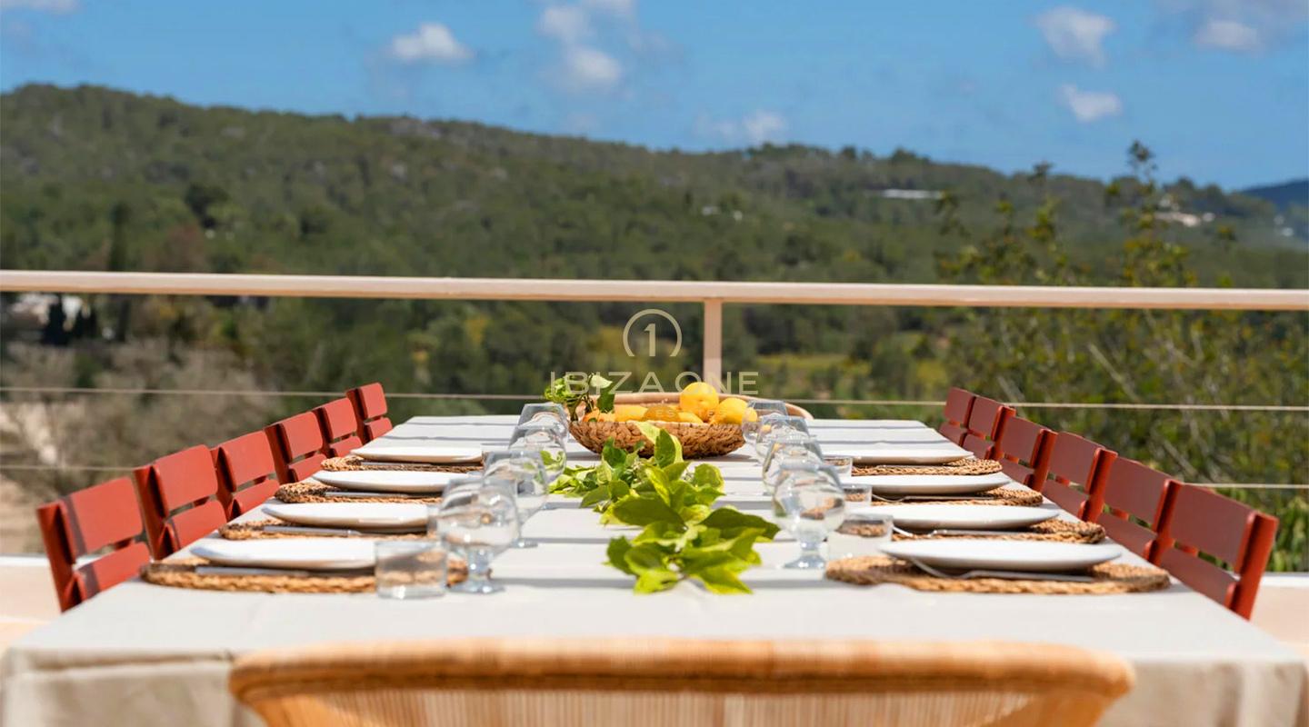 Preciosa finca de lujo en una ubicación excepcional cerca de Santa Eulalia en venta, Ibiza.