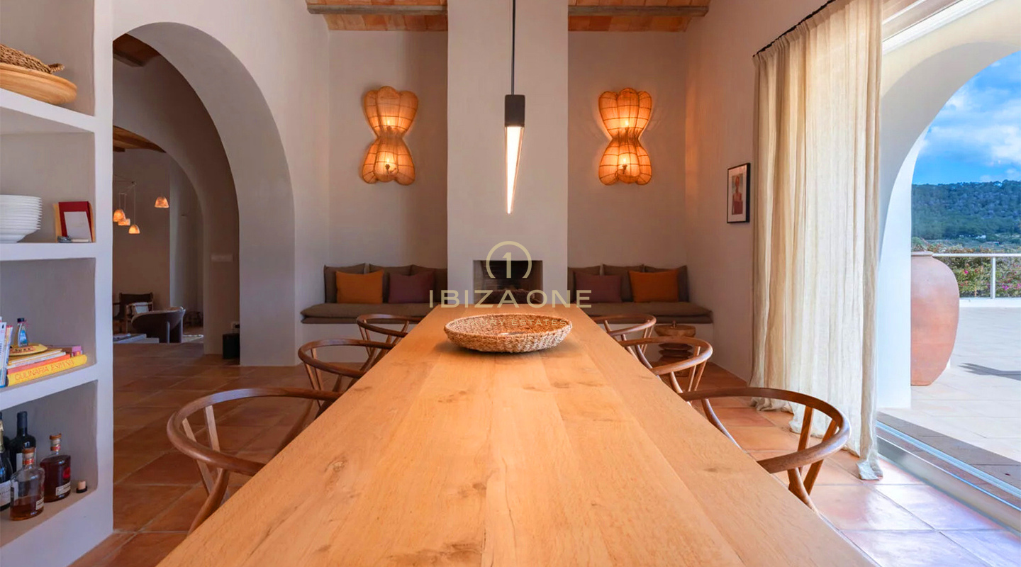 Preciosa finca de lujo en una ubicación excepcional cerca de Santa Eulalia en venta, Ibiza.