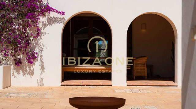Preciosa finca de lujo en una ubicación excepcional cerca de Santa Eulalia en venta, Ibiza.