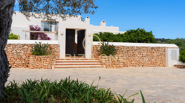Preciosa finca de lujo en una ubicación excepcional cerca de Santa Eulalia en venta, Ibiza.