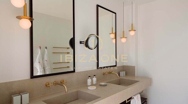 Exclusive Luxury Villa with Breathtaking Sea Views & Sunset Views Toward Es Vedrà For Sale, biza - Touristic Rental Licensein in Hand