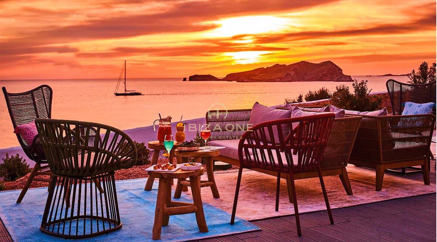 Exklusive Luxusvilla mit atemberaubendem Meerblick und Blick auf den Sonnenuntergang über Es Vedrà zu verkaufen, Ibiza – touristische Vermietungslizenz