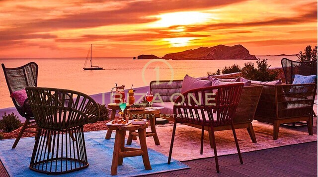 Esclusiva villa di lusso con vista mozzafiato sul mare e sul tramonto verso Es Vedra in vendita, Ibiza - licenza di affitto turistico