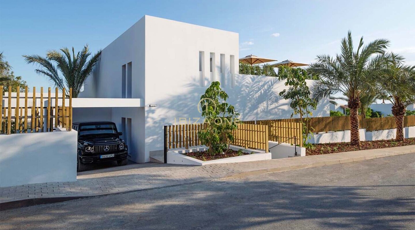 Villa de lujo exclusiva con impresionantes vistas al mar y atardeceres sobre Es Vedrà en venta en Ibiza - licencia de alquiler turístico