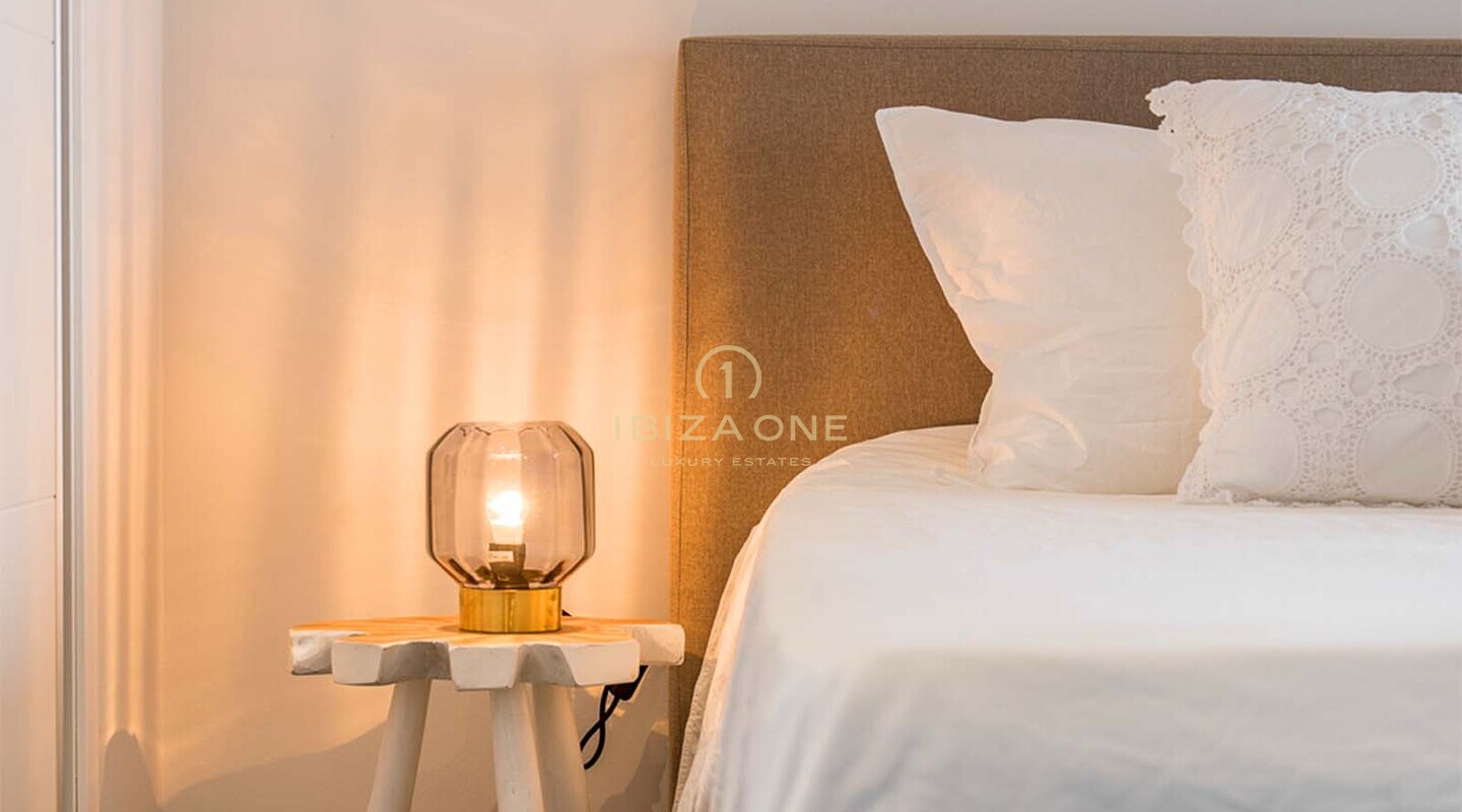 Appartement de luxe élégant d'une chambre avec vue imprenable sur la mer à vendre, Ibiza