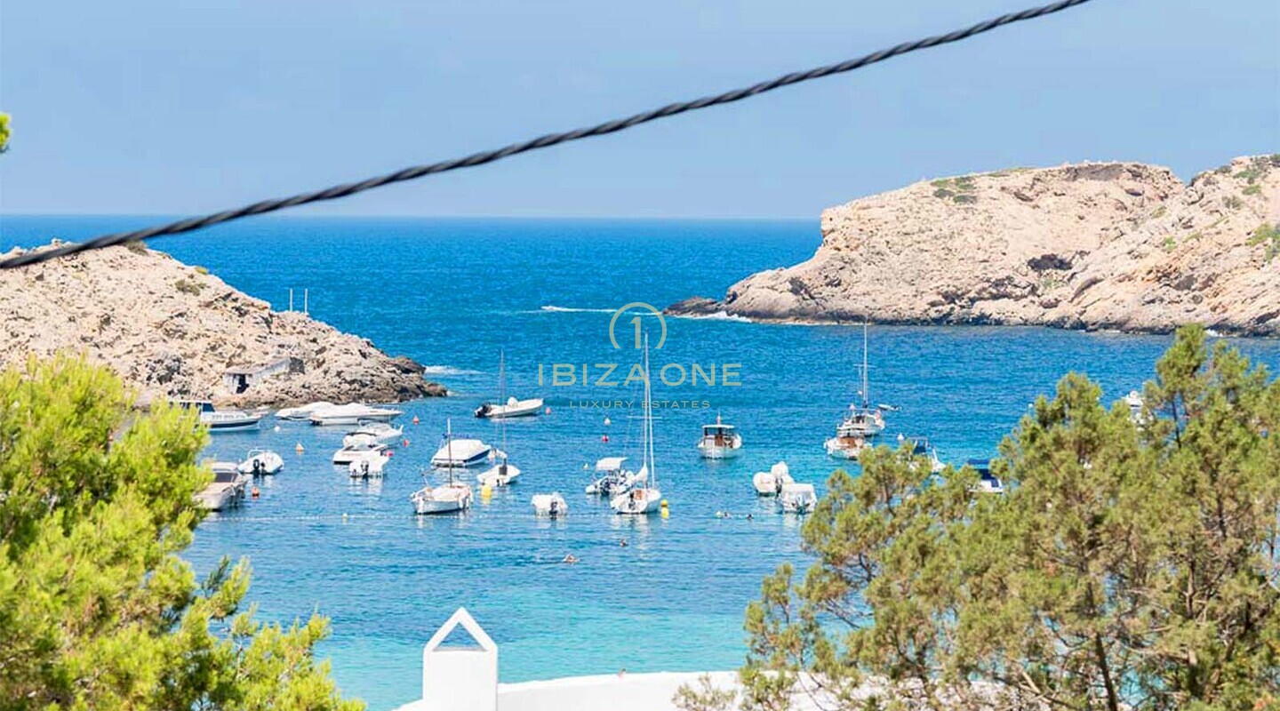 Appartement de luxe élégant d'une chambre avec vue imprenable sur la mer à vendre, Ibiza