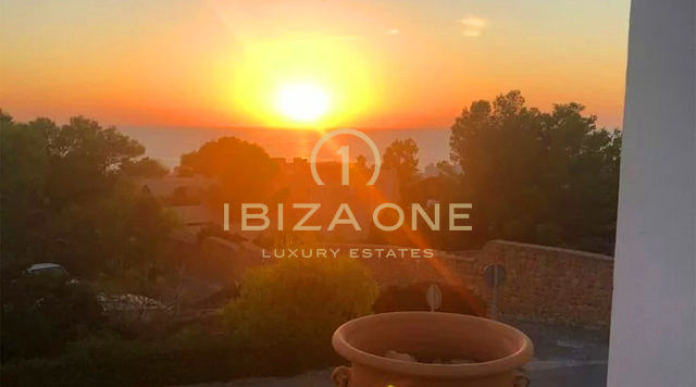 Finca de luxe spacieuse de 2 chambres avec vue sur mer à vendre, Ibiza