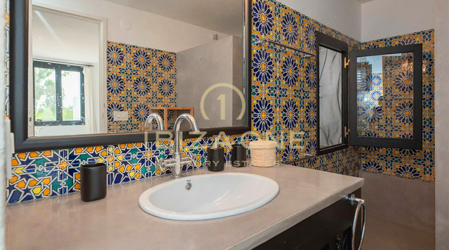 Finca de luxe spacieuse de 2 chambres avec vue sur mer à vendre, Ibiza