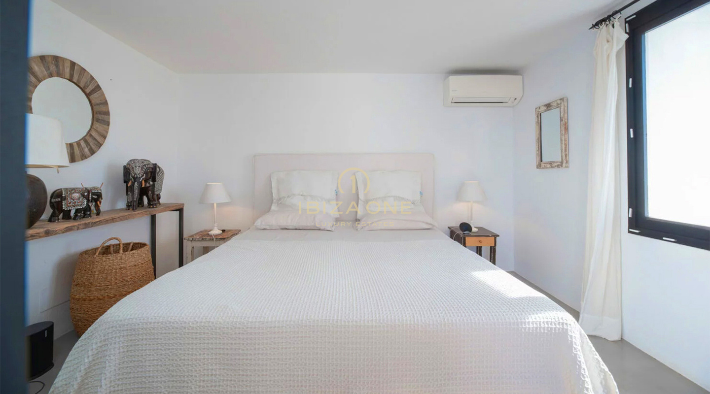 Großzügige Luxus-Finca mit 2 Schlafzimmern und Meerblick zu verkaufen, Ibiza