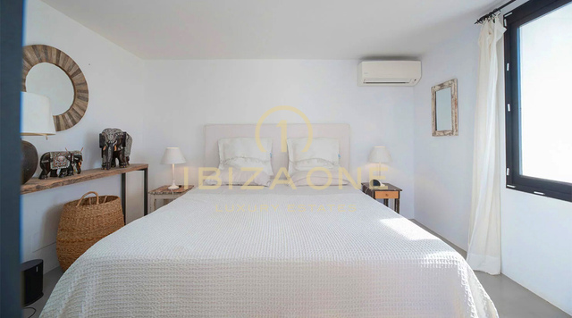 Finca de luxe spacieuse de 2 chambres avec vue sur mer à vendre, Ibiza