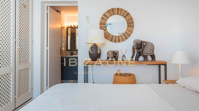Finca de luxe spacieuse de 2 chambres avec vue sur mer à vendre, Ibiza