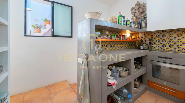 Finca de luxe spacieuse de 2 chambres avec vue sur mer à vendre, Ibiza